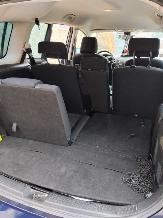 Mazda 5, 7 lugares em muito bom estado