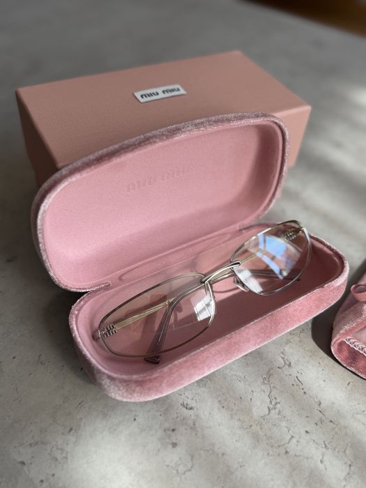 Трендові окуляри MIU MIU