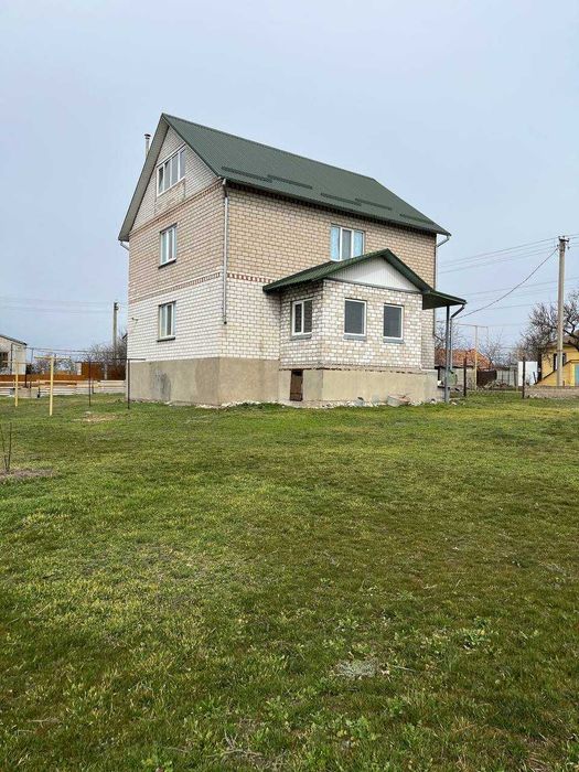 Продам 2- х поверховий будинок  з шикарним видом