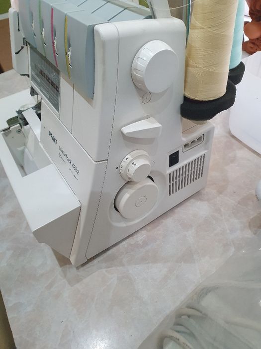 Продам оверлок коверлок Pfaff 4862