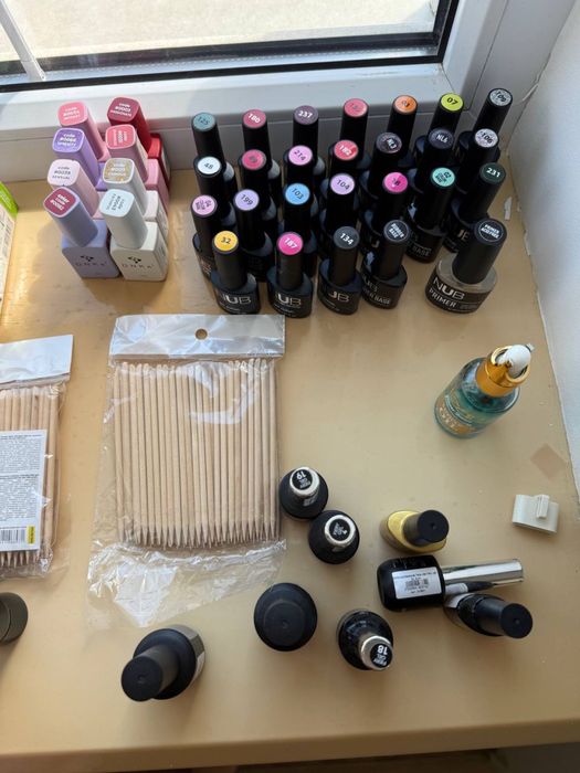 Продам гель лаки и прочие , базы..