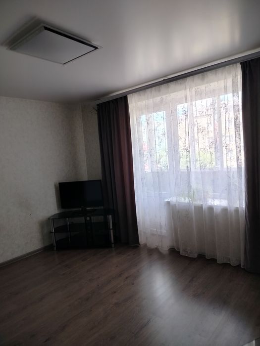 Квартира однокімнатна, подобово. Світло є!