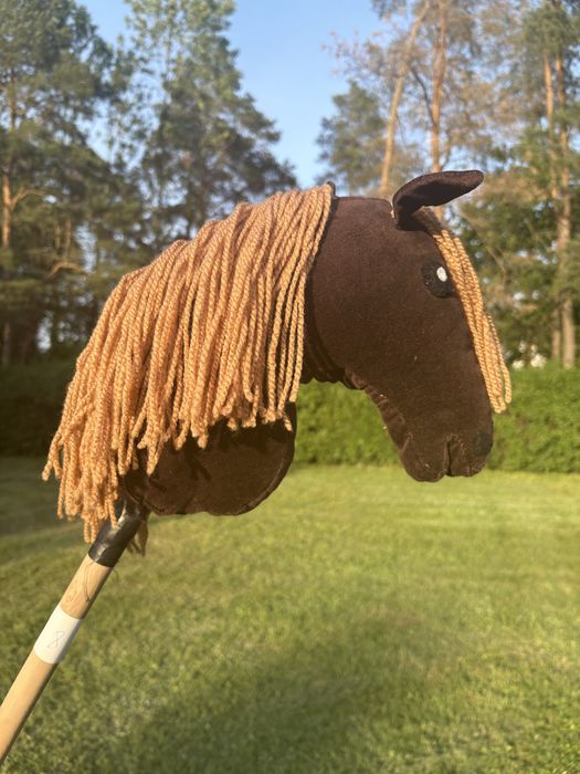 Hobby horse unikalny – ręcznie szyty na drewnianym kiju