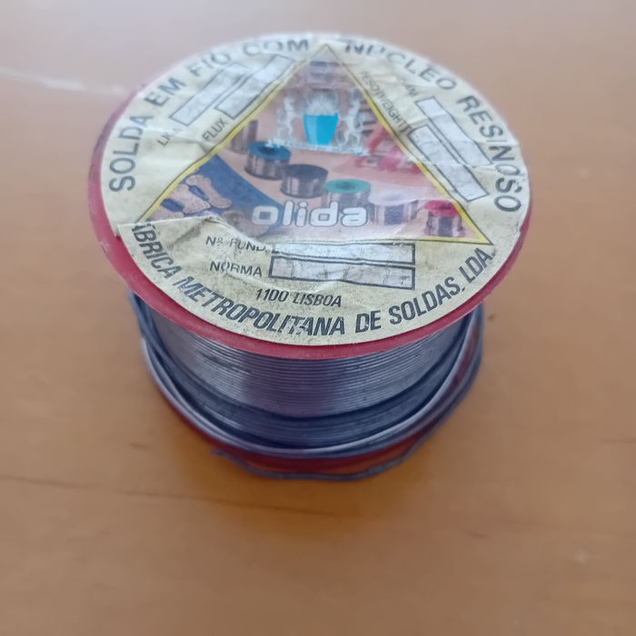 Solda em fio com núcleo resinoso