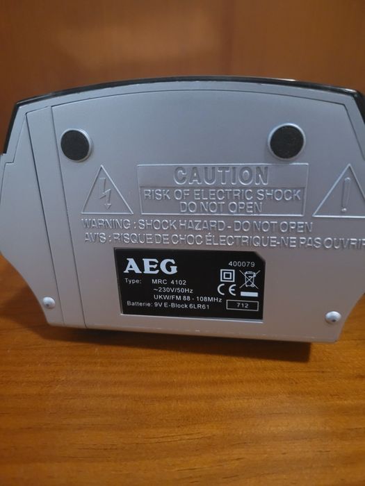 Rádio despertador AEG