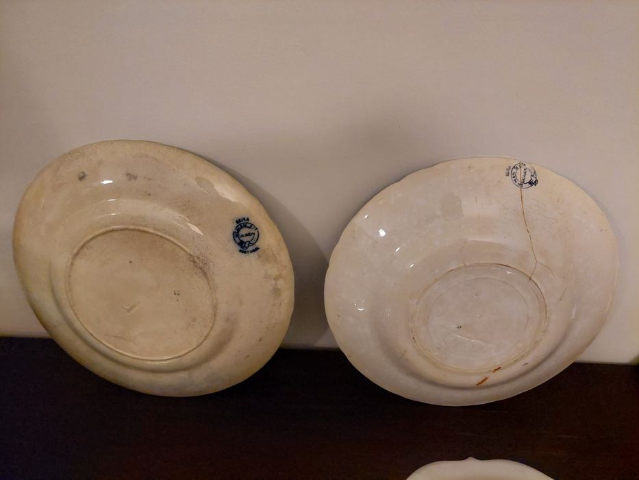 Conjunto de quatro Pratos antigos