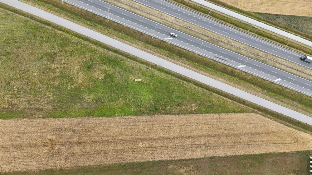 Działka inwestycyjna 1,5 ha przy S7 Dobrut, WZ pod halę magazynową, usługi, produkcja, logistyka, sprzedaż bezpośrednia - Widok 3