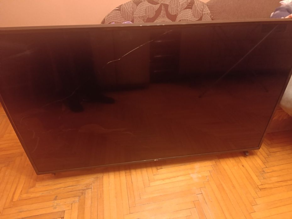 Телевізор LG 550 розбитий екран
