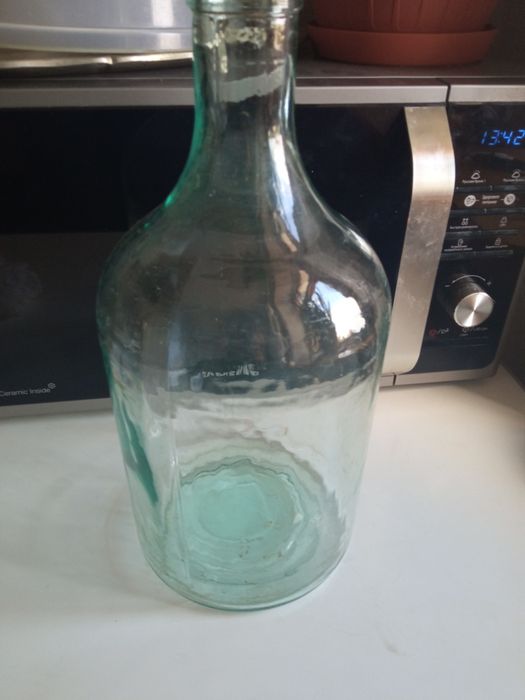Бутыль с узким горлом  4 литра. Б/у. СССР.