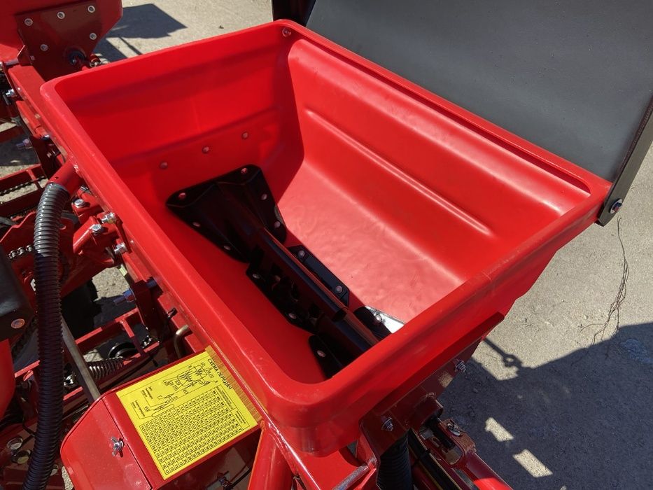 Соняшникова, кукурудзяна сівалка точного висіву УПС 8 завод DEMETRA