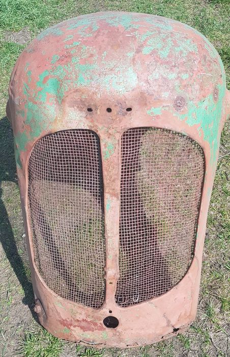 Ursus C328 Maska silnika