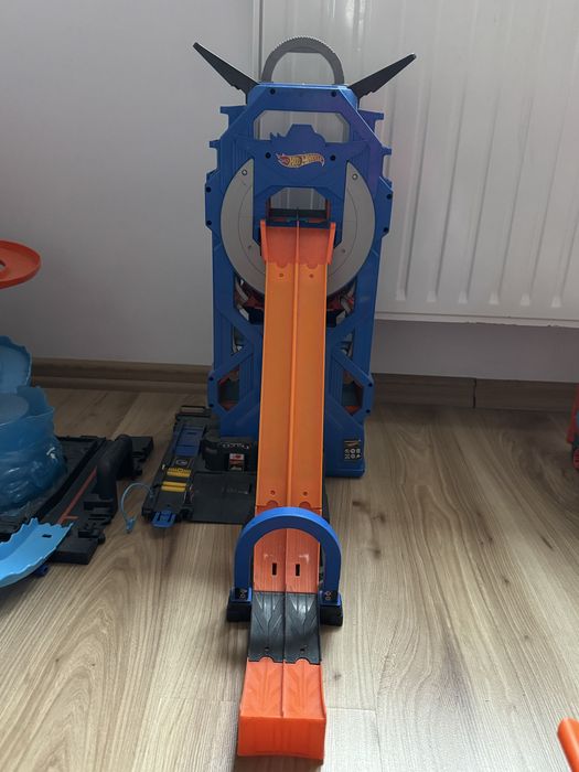 Garaż rajdowy z torami Hot Wheels
