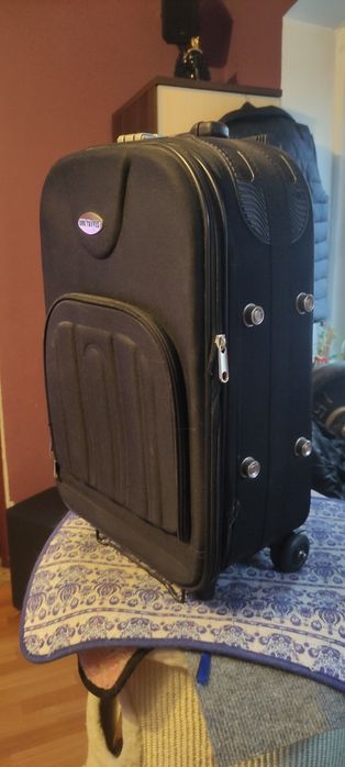 Walizka podróżna na kółkach 53*38*21 stan bardzo dobry