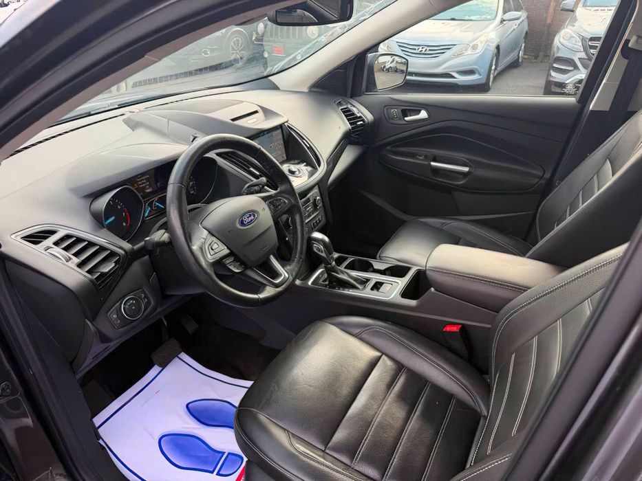 Ford Escape Titanium      2018