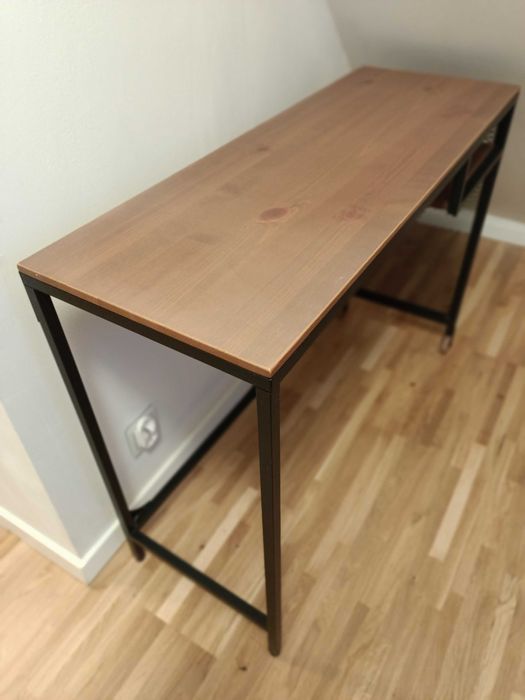 Komplet mebli: biurko, komoda i krzesło do biurka