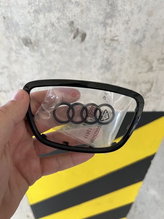 Емблема значок на руль Ауди кермо Ауді Audi логотип A4 A5 A6 A7 Q5 Q7