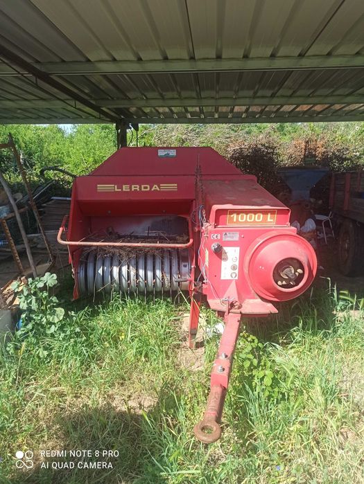 Enfardadeira lerda e várias Alfaias
