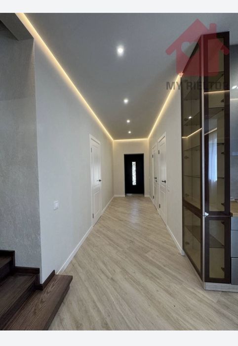 Продаж дуплекса з гаражем