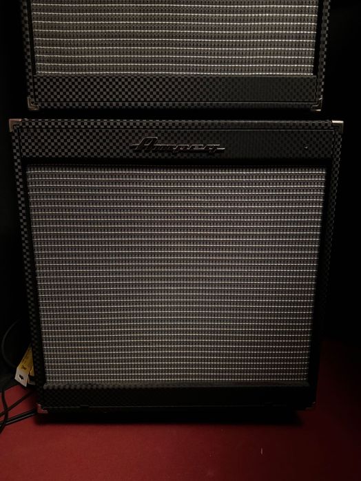 Amplificador e colunas para baixo - Ampeg