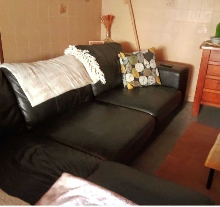 Vendo sofa chaise long couro preto