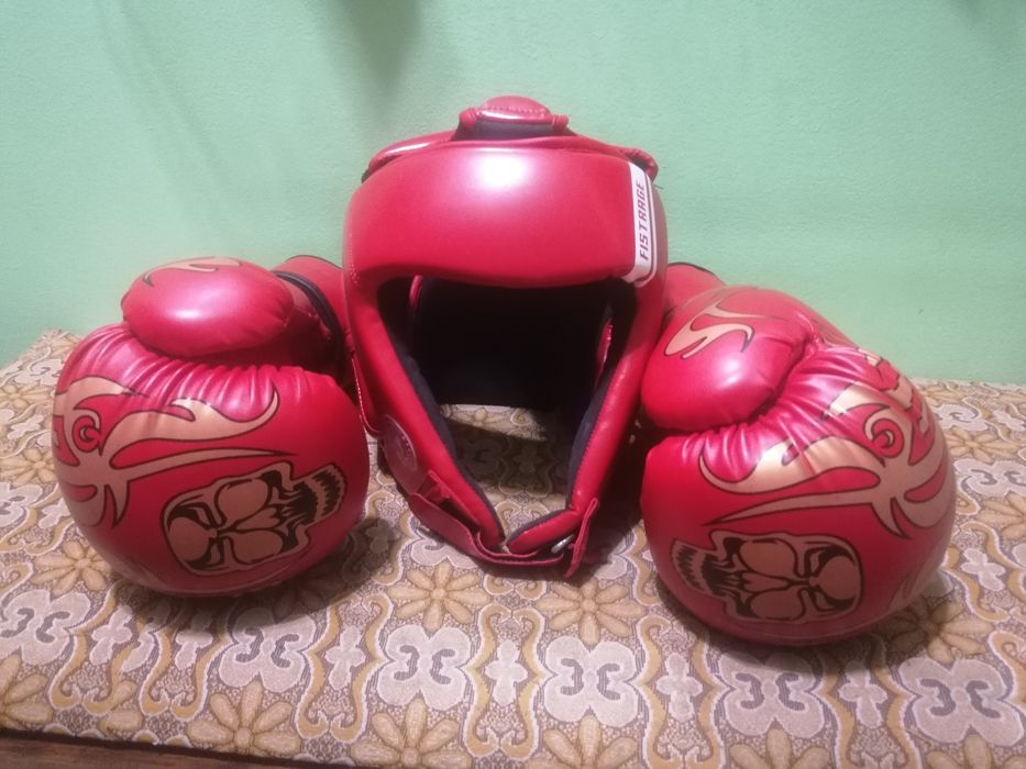 Набір для боксу рукавиці, шолом