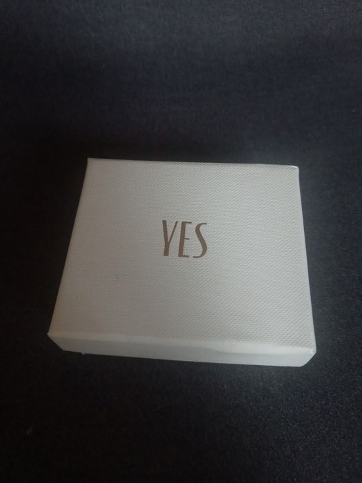 srebrny naszyjnik yes