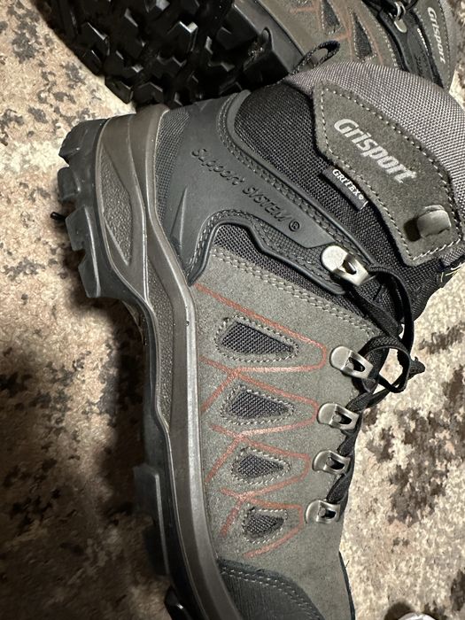 Продам черевики grisport