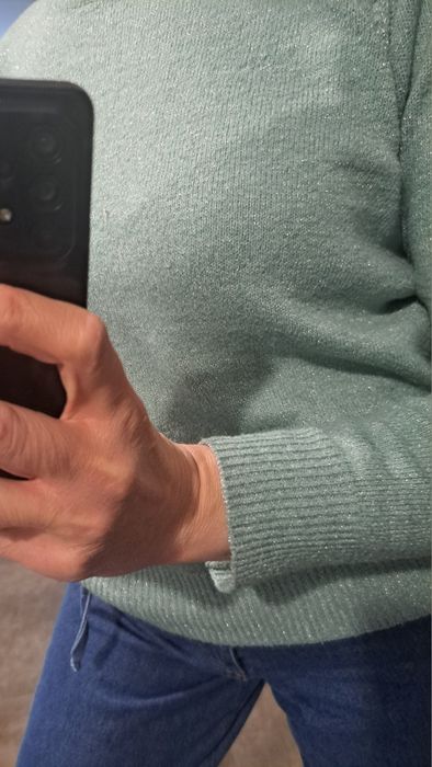 Sweter damski z srebrnymi nitkami