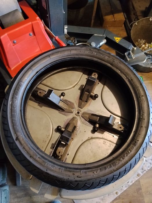 Мото шина Bridgestone 110/80/17