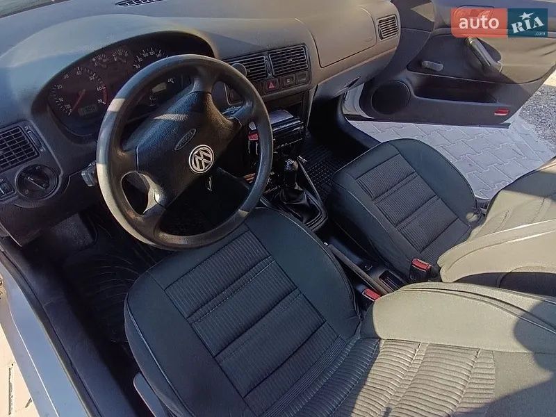Volkswagen Golf 2000