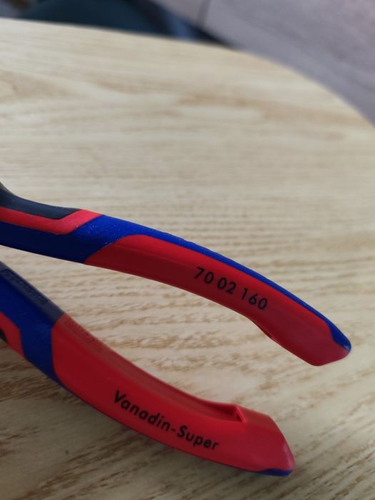 Szczypce boczne KNIPEX