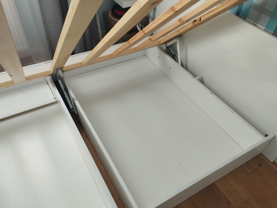 Łóżko z pojemnikiem  140 cm