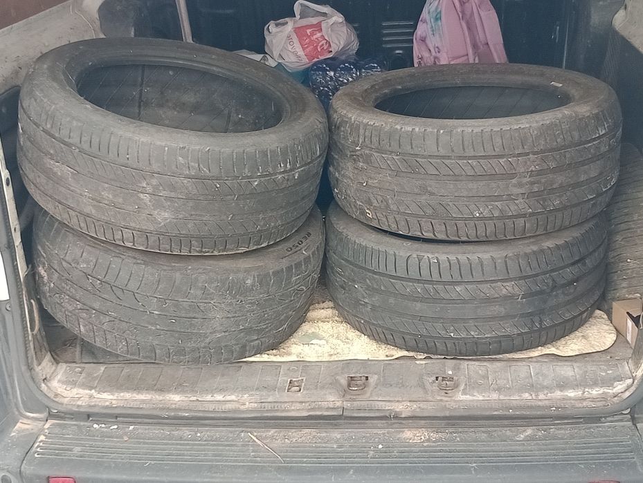 Pneus usados 3 Michelin e 1 Bridgestone 245/45/R17