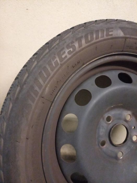 Vendo 4 pneus  de neve mais jantes de audi A3 limousine