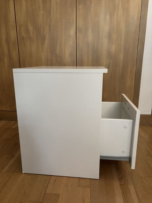 Mesa de cabeceira Brimnes branca