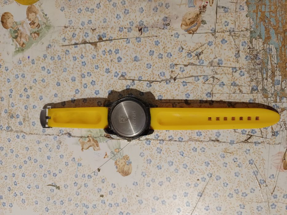 Vendo relógios de Ferrari  para homem novos bom estado