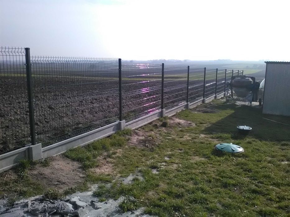Słupek ogrodzeniowy ocynkowany malowany proszkowo h 200 mm 60x40