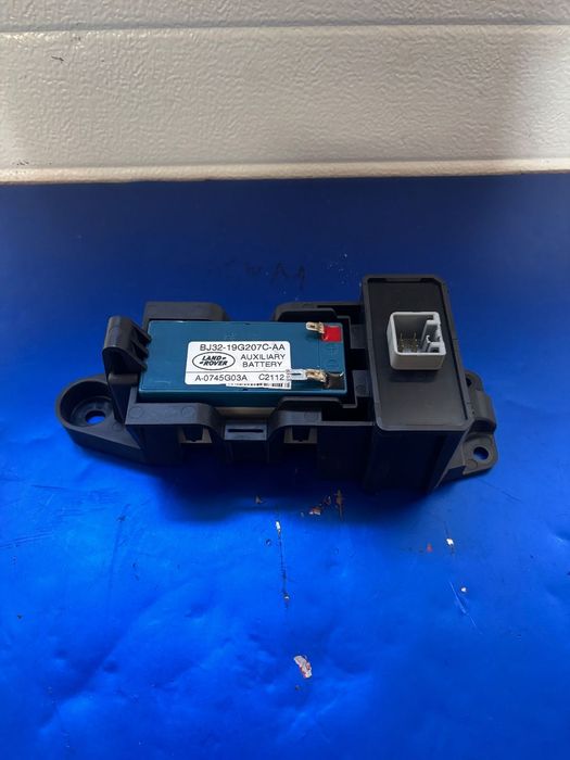RANGE ROVER EVOQUE AKUMULATOR DODATKOWY UCHWYT BJ32-19G207C