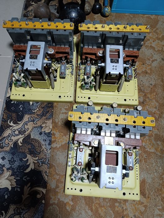 Контактор КМ 2336 600А 380в три штуки.