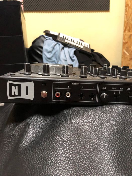Controlador de Dj traktor kontrol S4
