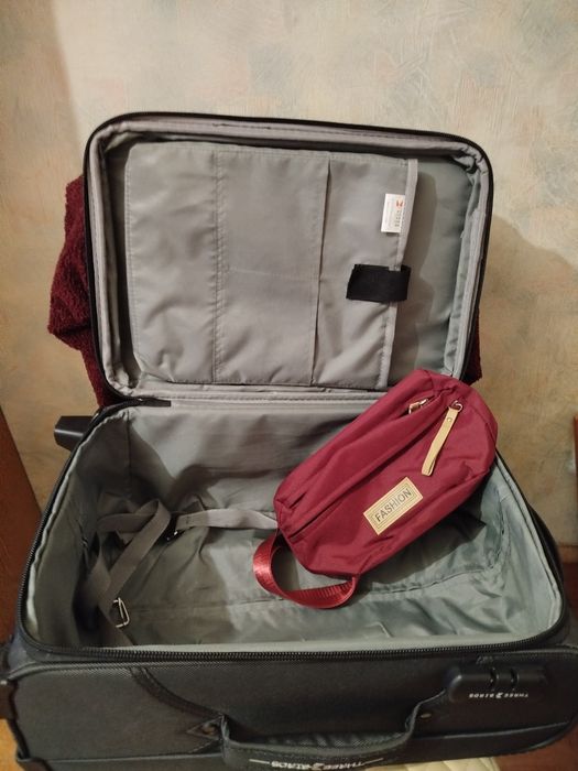 Продам, чемодан дорожный,