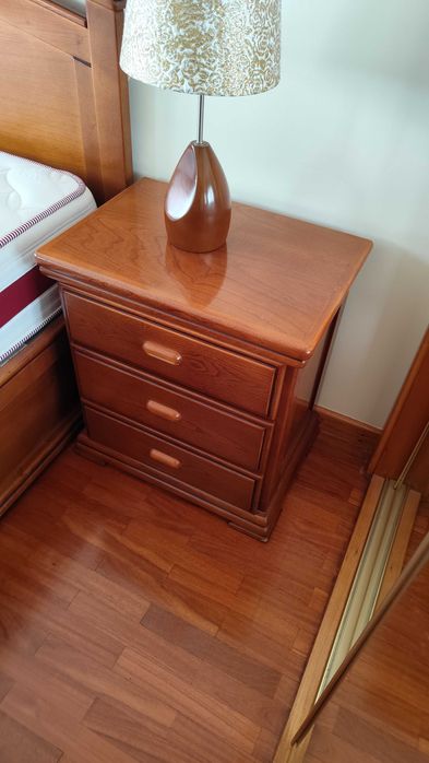 Quarto Completo (cama+mesas cabeceira+cómoda)