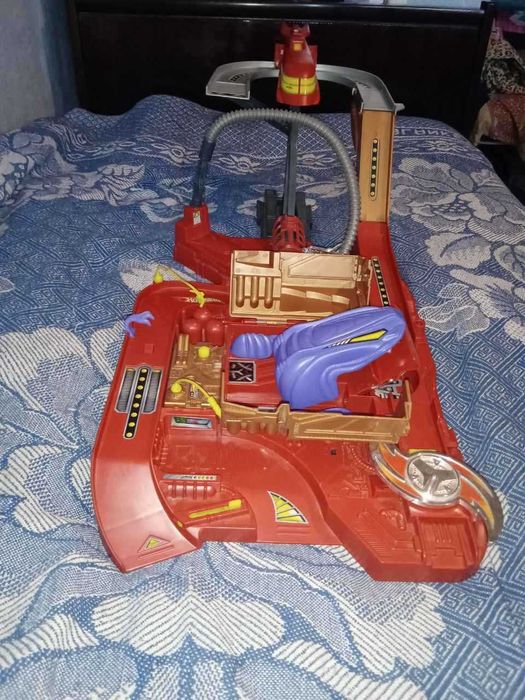 Игровая платформа Hot wheels "Alien attack"