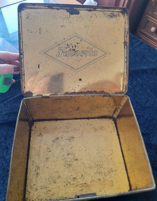 Lata antiga da fábrica Favorita