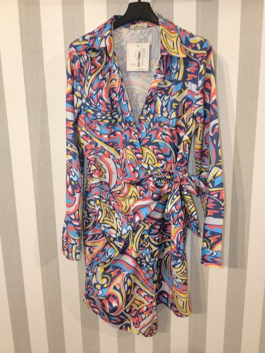 Vestido  tecido acetinado NOVO