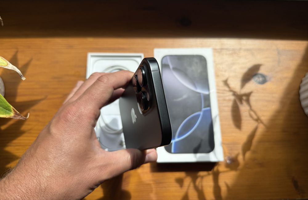  Apple iPhone 16 Pro 128GB Black Titanium / Bateria 96%