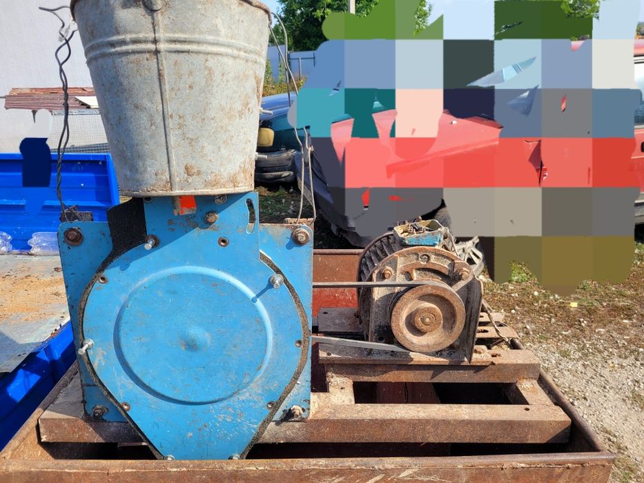 Подрібнювач зерна, кукурудзи