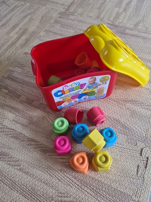 Vários brinquedos didáticos