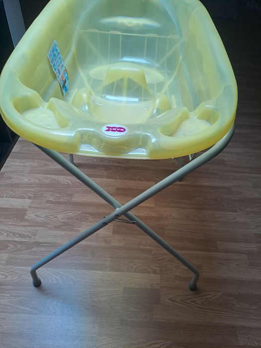 Banheira de bebé com suporte dobrável – como nova