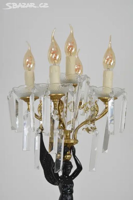 Cadeeiro de mesa em mármore